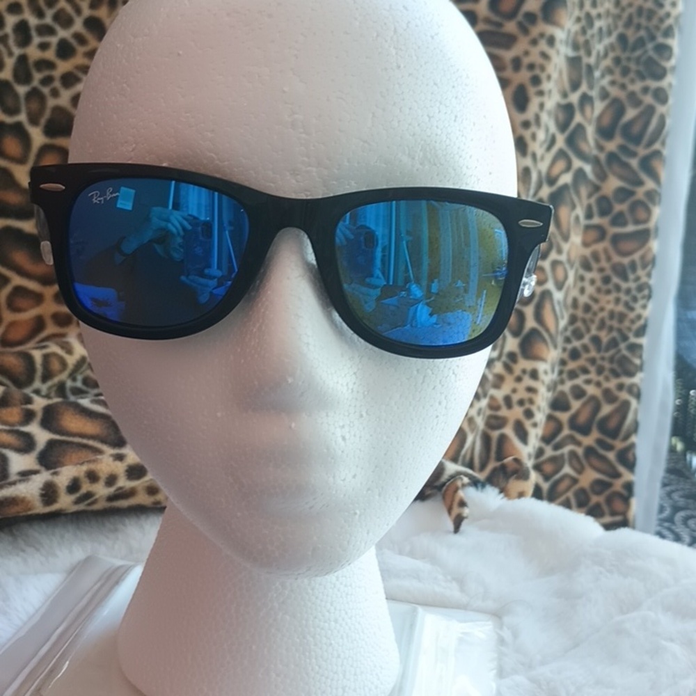Ray-Ban sunglasses style 2140